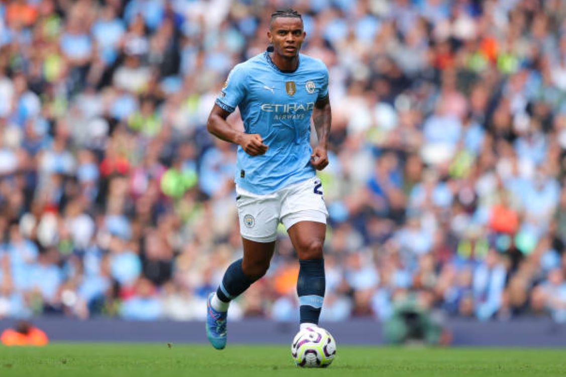 Akanji chán nản vì lịch thi đấu của Man City.